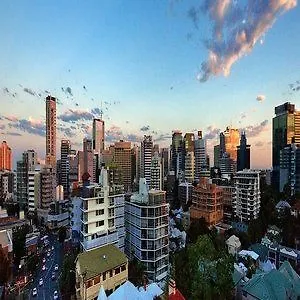 **** Aparthotel Summit Apartments Brisbane Australia