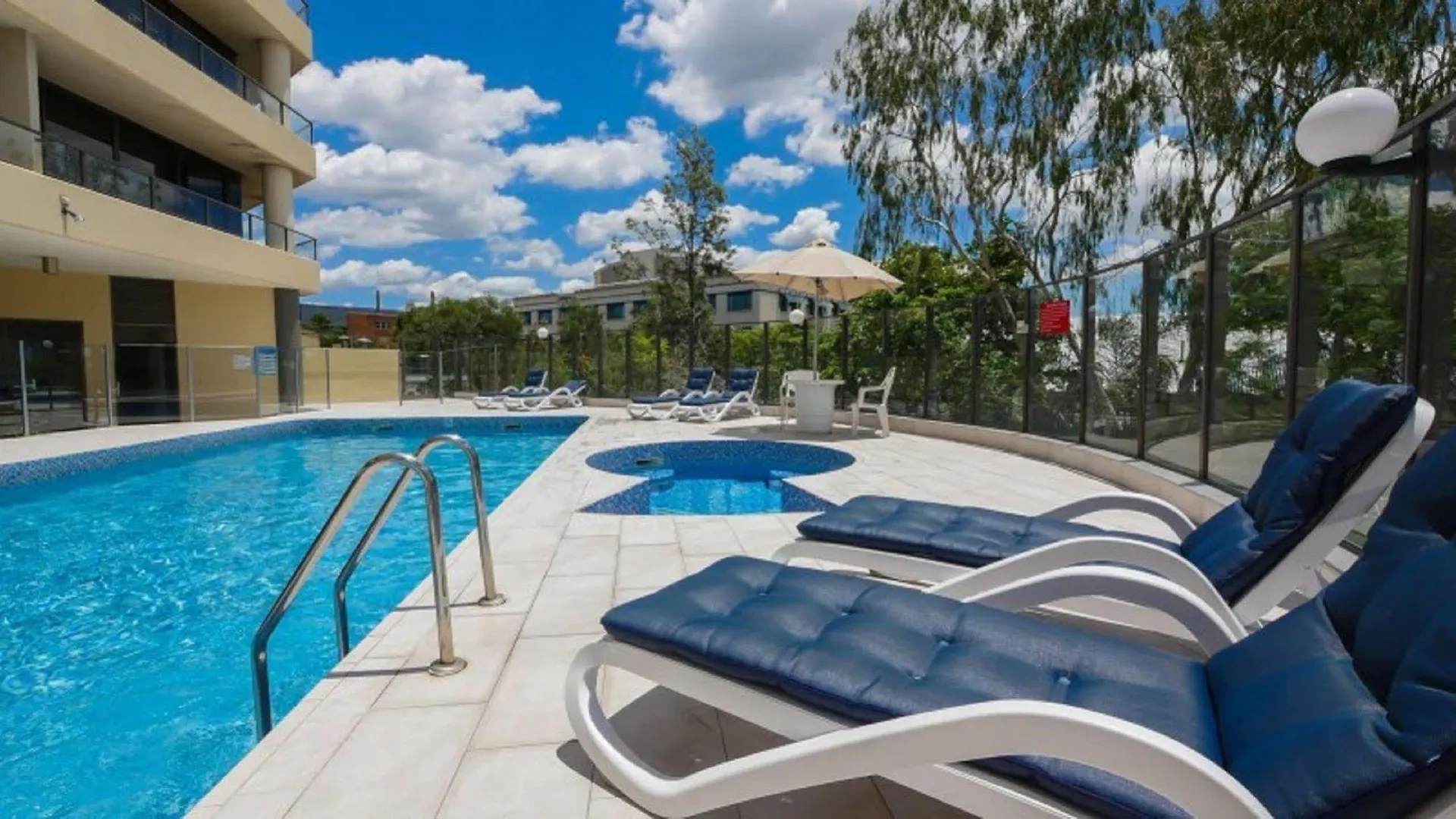 Summit Apartments Brisbane 4*,
